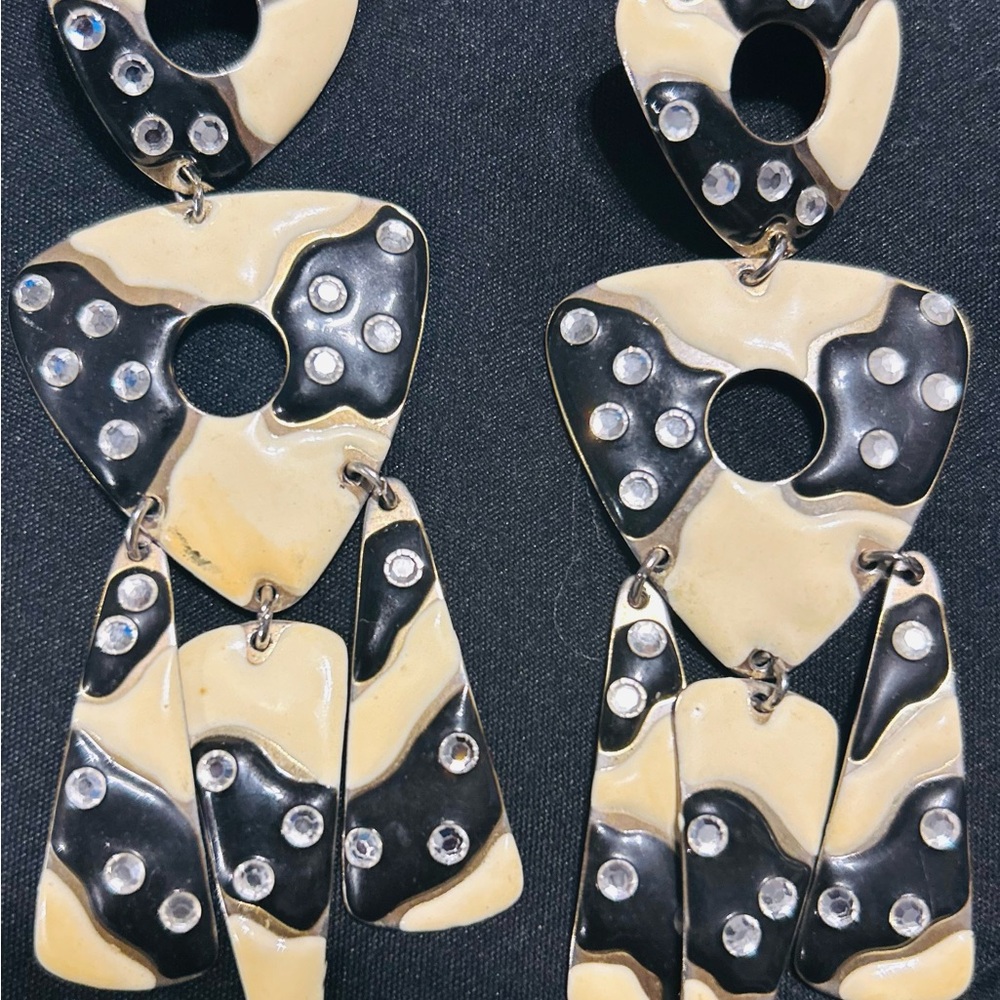 Elegant Black and Cream Dangle Earrings